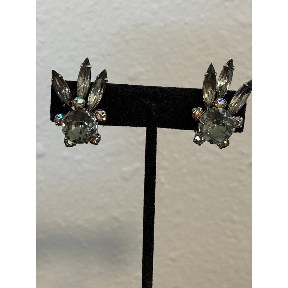 Vintage Mid-Century Marquis Leaf Cluster Rhinestone Clip-On Earrings RIvets